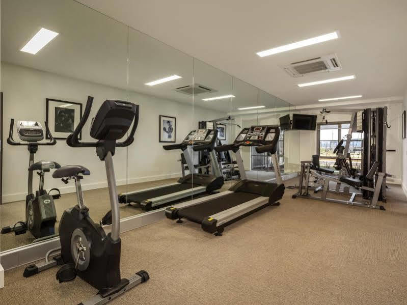 Aparthotel Quest Airport 4*