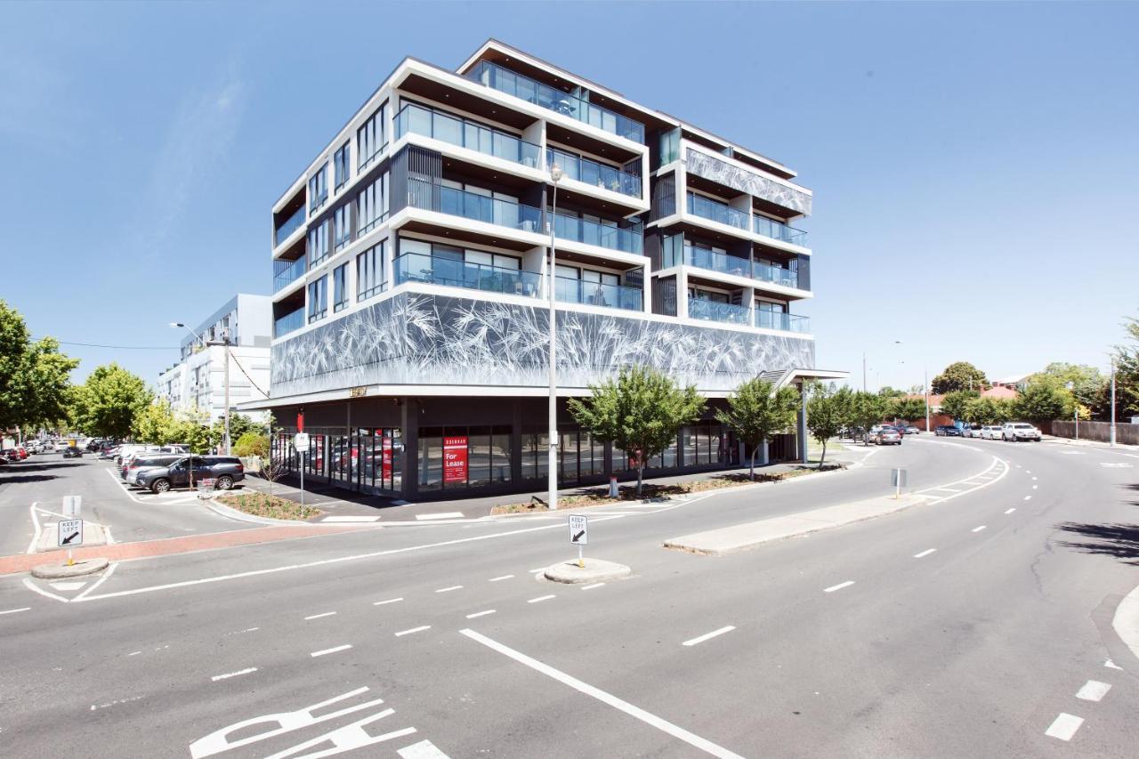 Spacious Urban Oasis With Views By Ready Set Host Melbourne