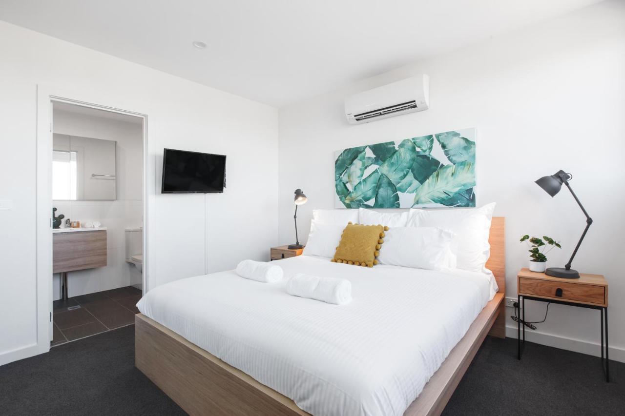 Apartment Spacious Urban Oasis With Views By Ready Set Host