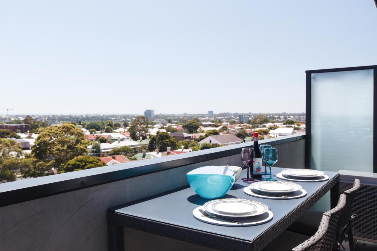 Spacious Urban Oasis With Views By Ready Set Host * Melbourne