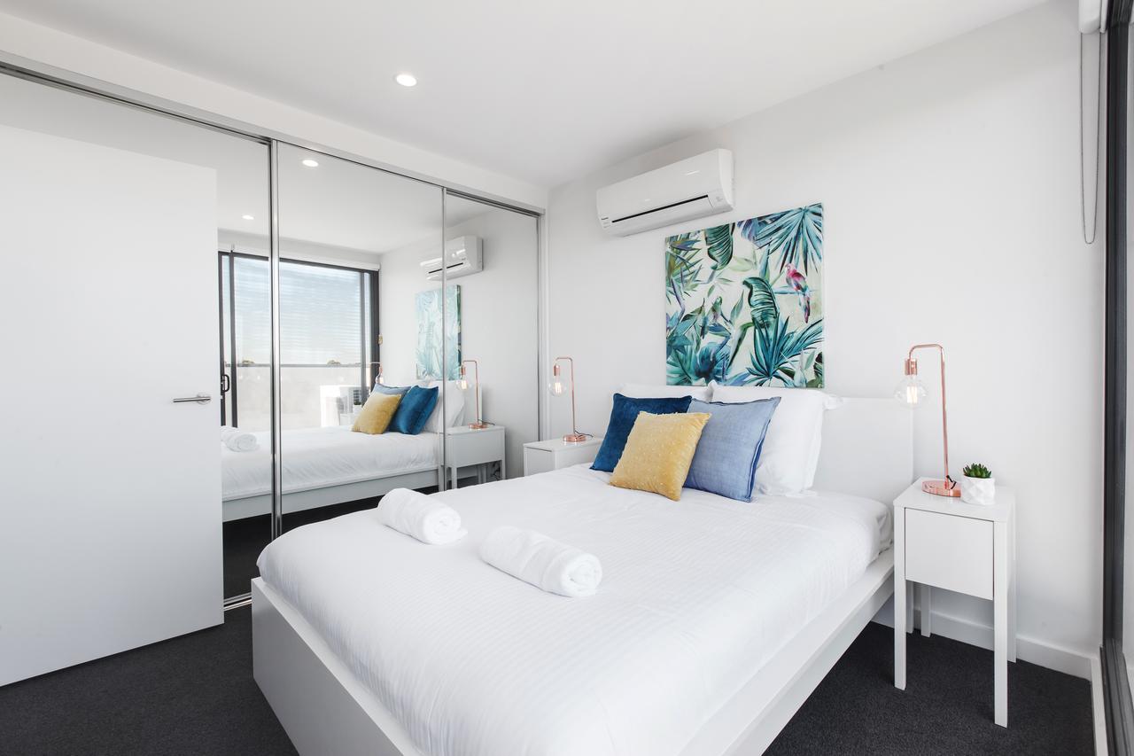 Spacious Urban Oasis With Views By Ready Set Host Melbourne