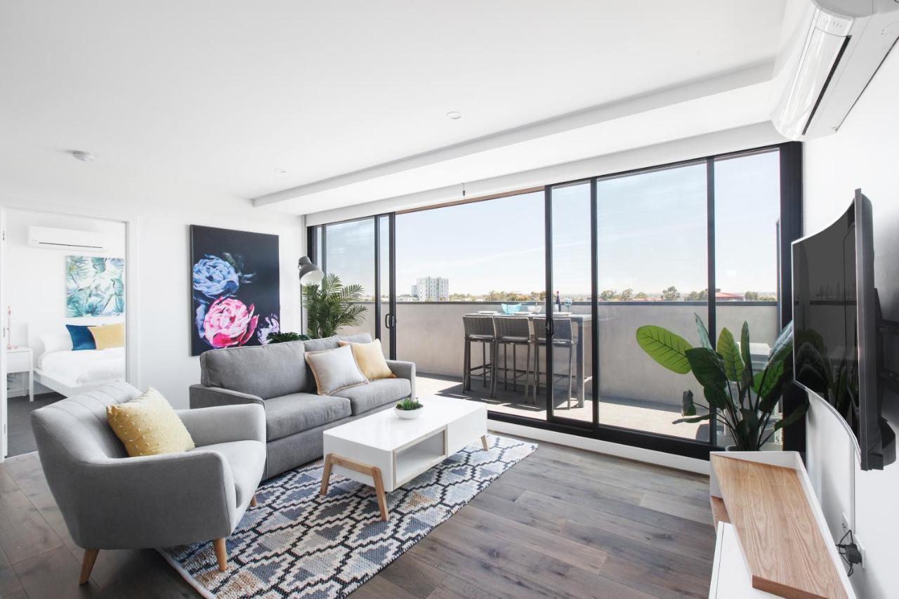 Spacious Urban Oasis With Views By Ready Set Host