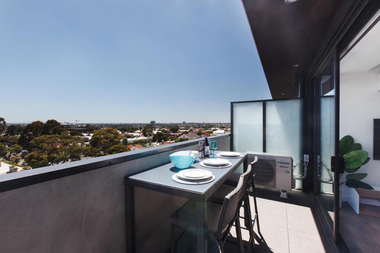 Spacious Urban Oasis With Views By Ready Set Host * Melbourne