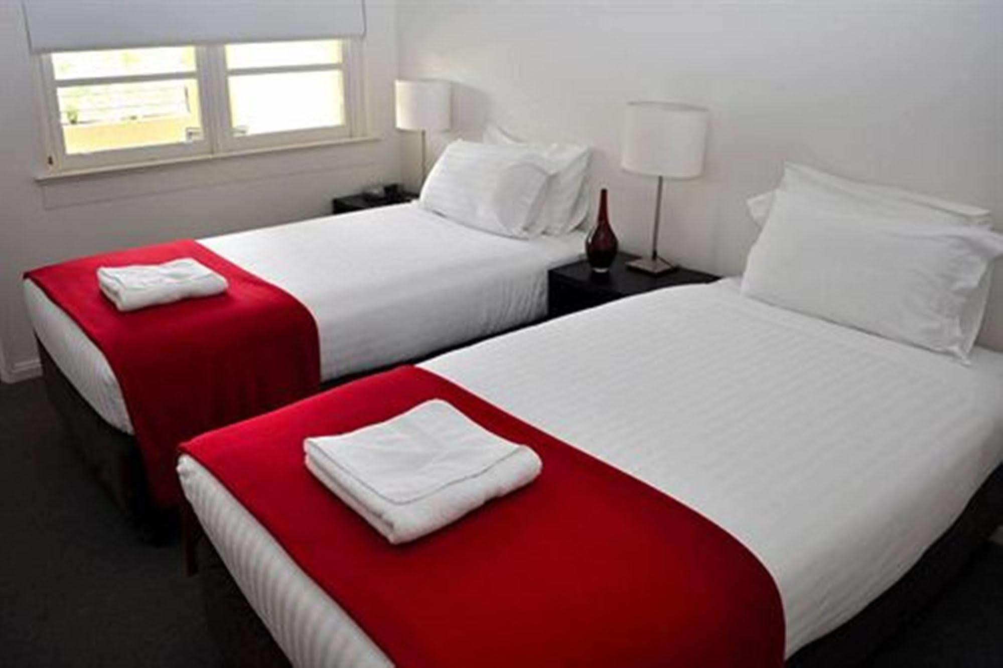 Road Aparthotel 3*