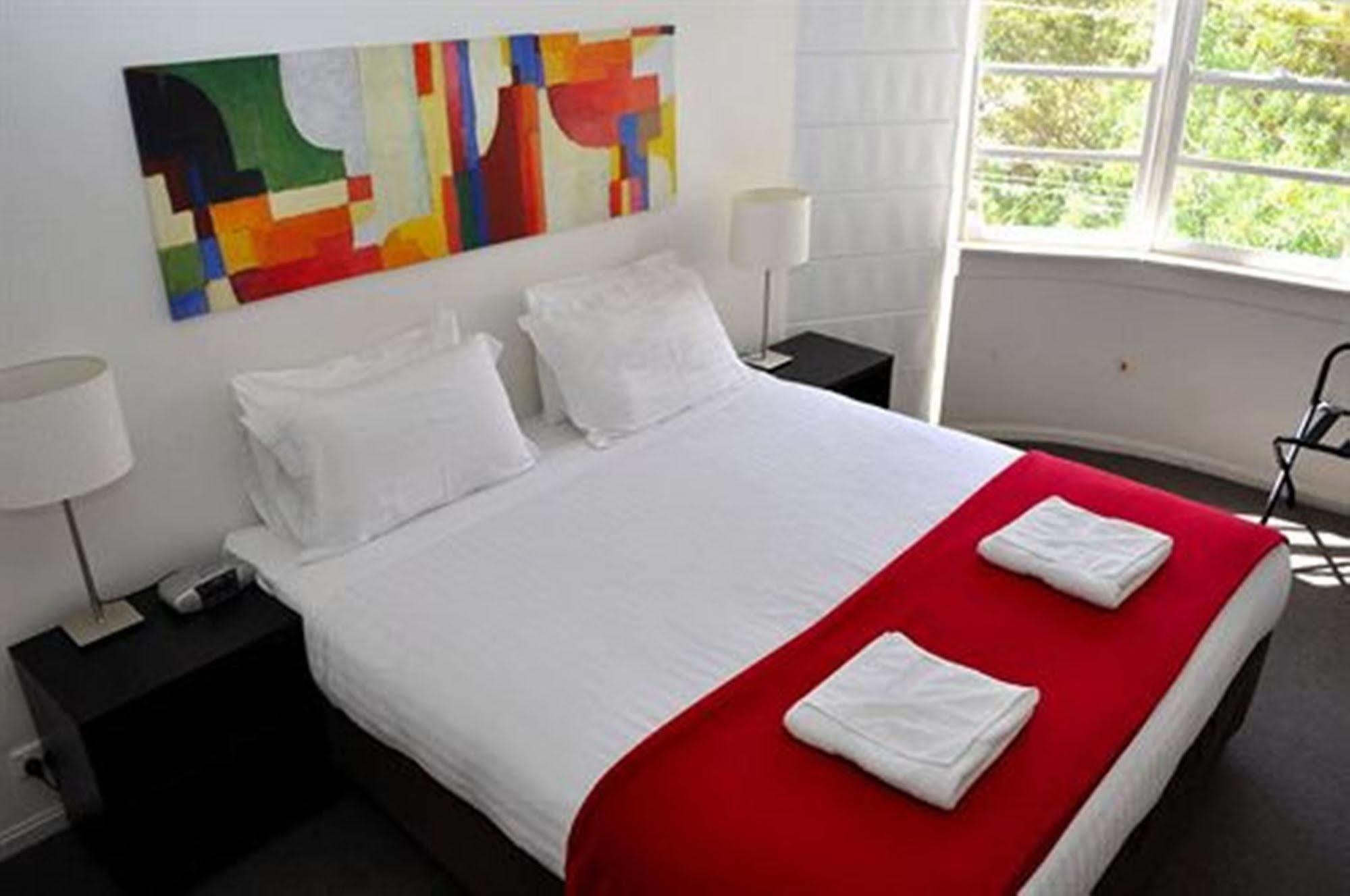 Road Aparthotel