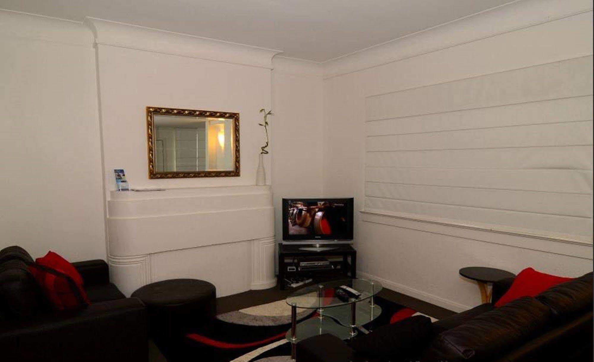 Aparthotel Road Melbourne