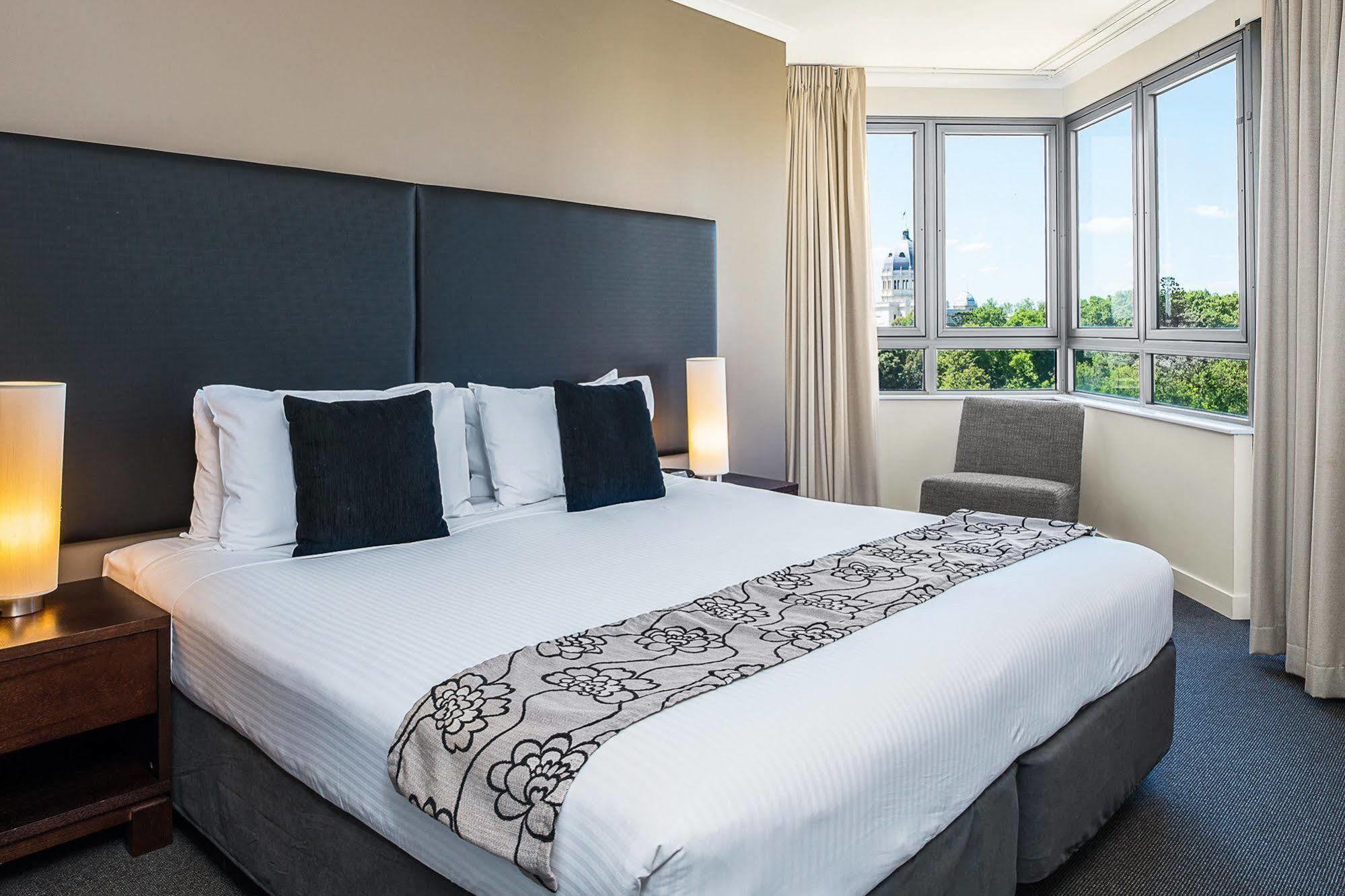 Aparthotel Mantra On The Park 4*
