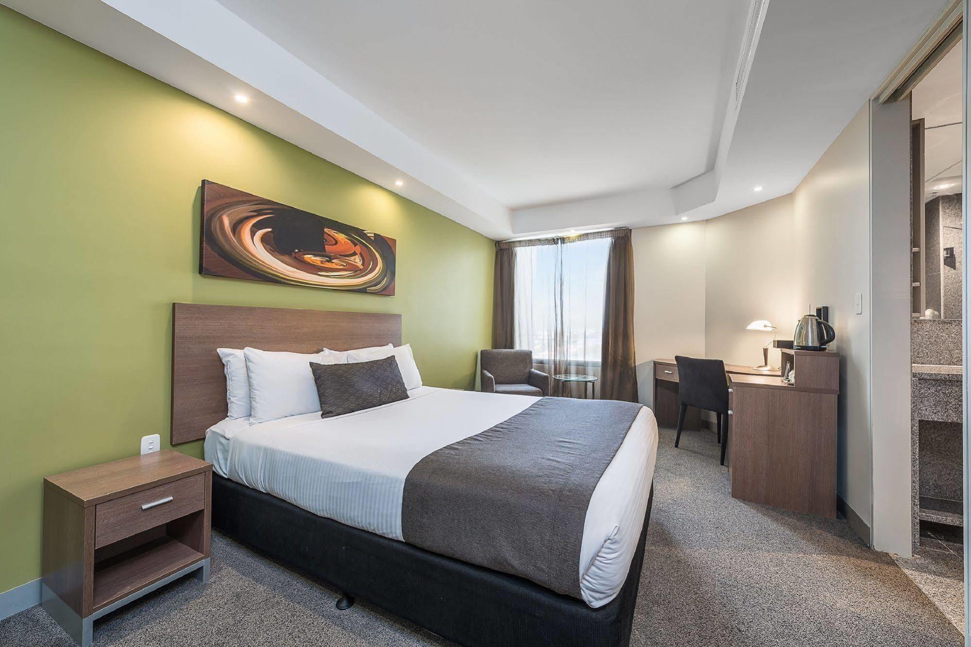 Mantra Airport 4* Melbourne