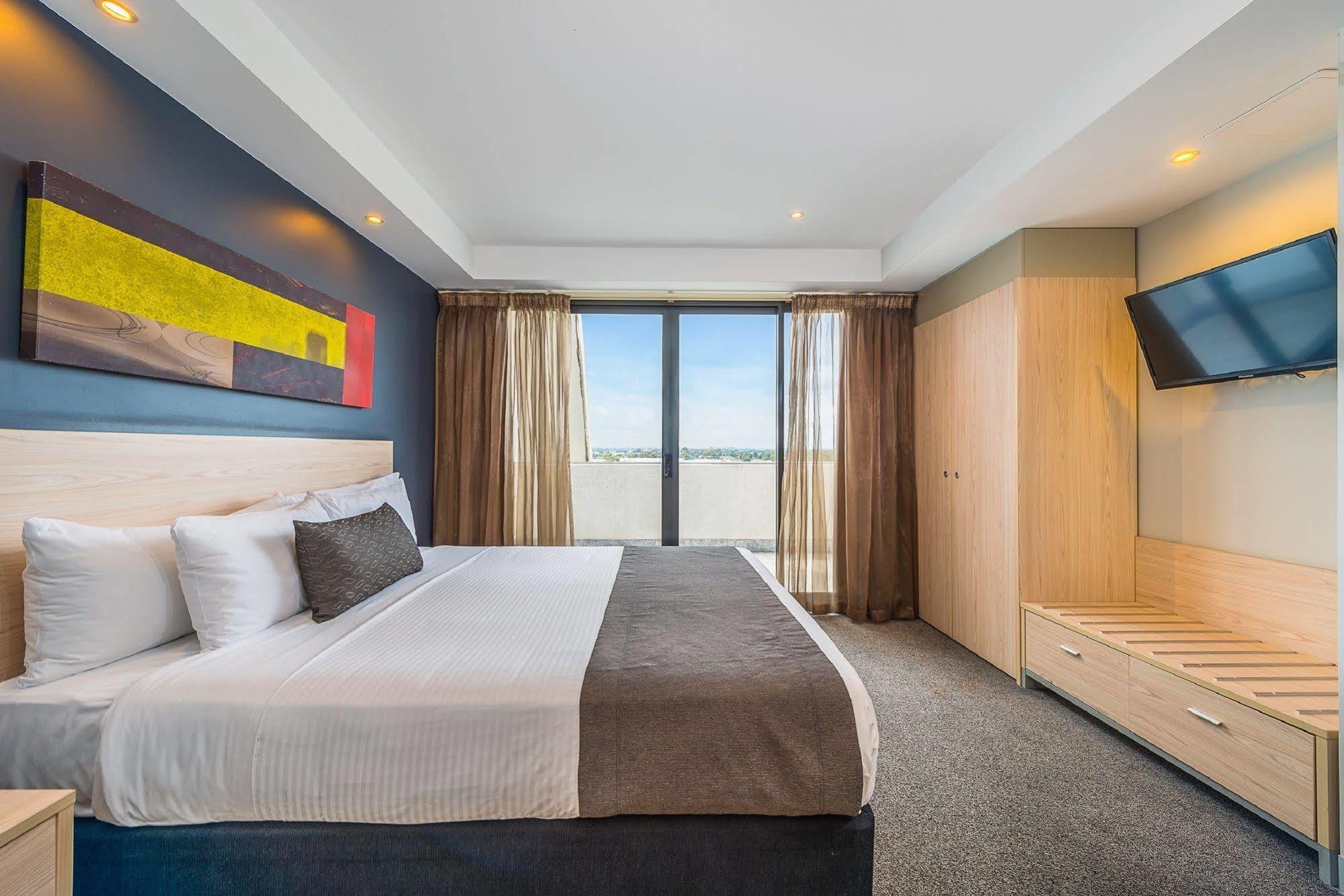 Hotel Mantra Airport