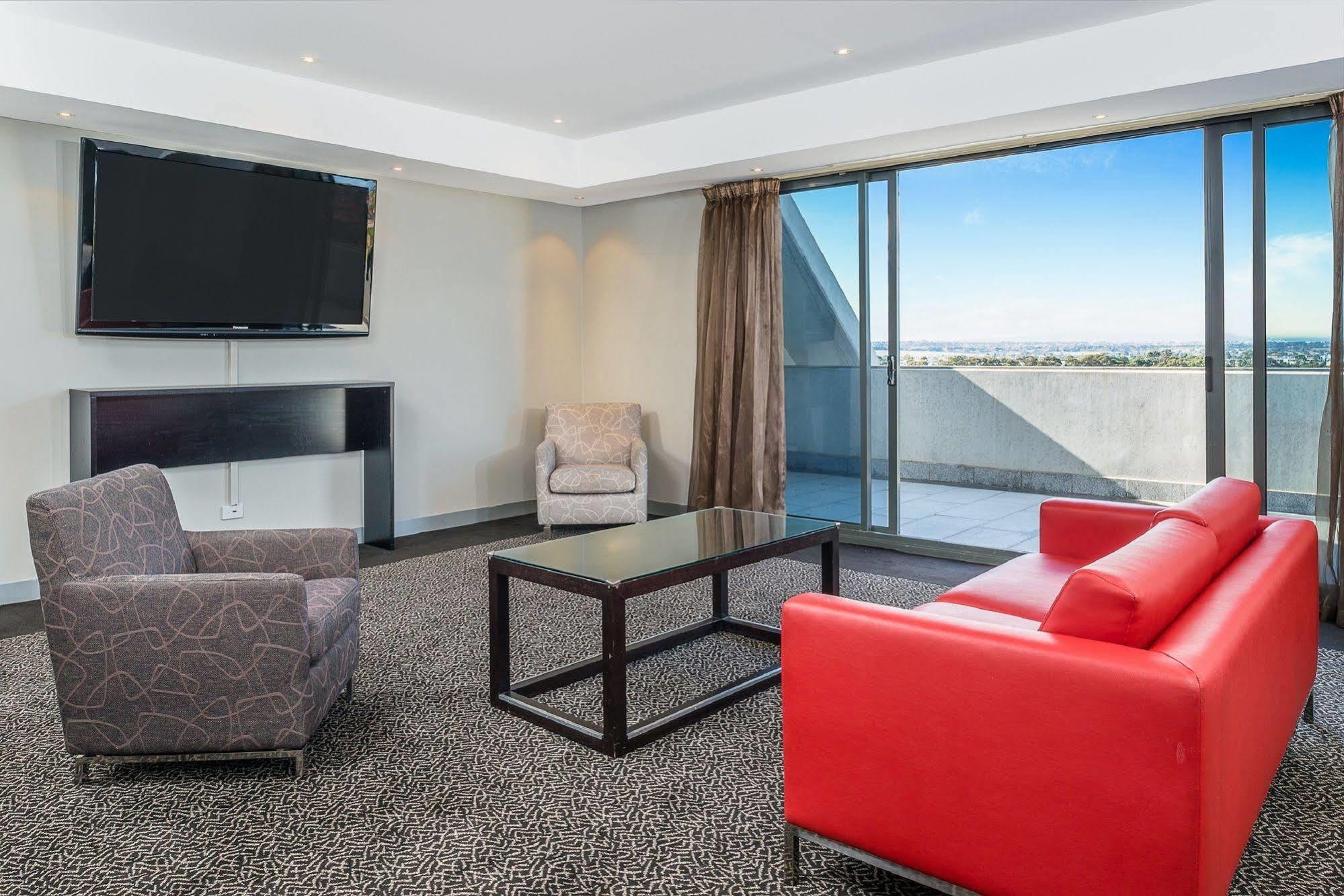 Hotel Mantra Airport