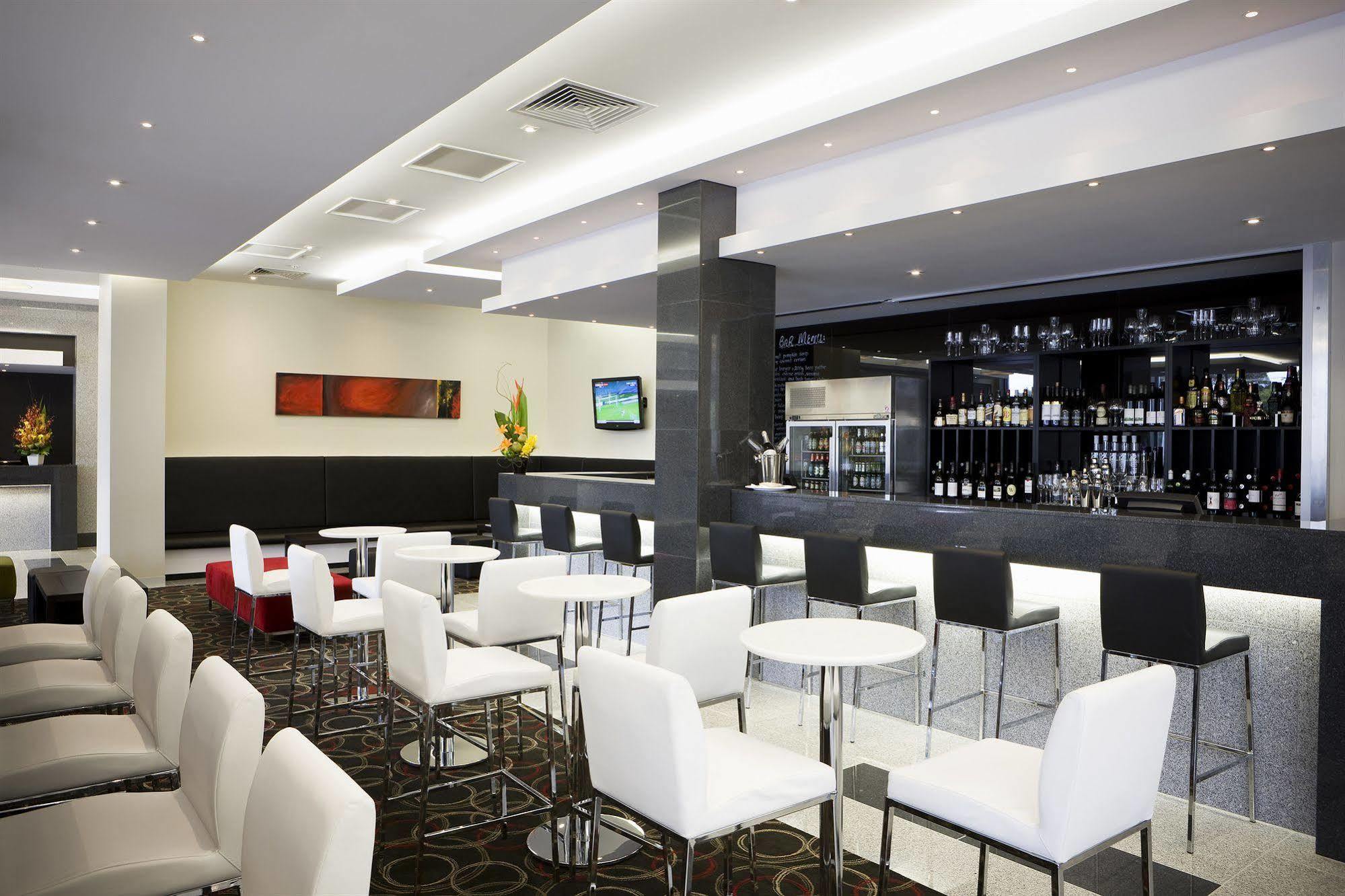 Mantra Airport 4*