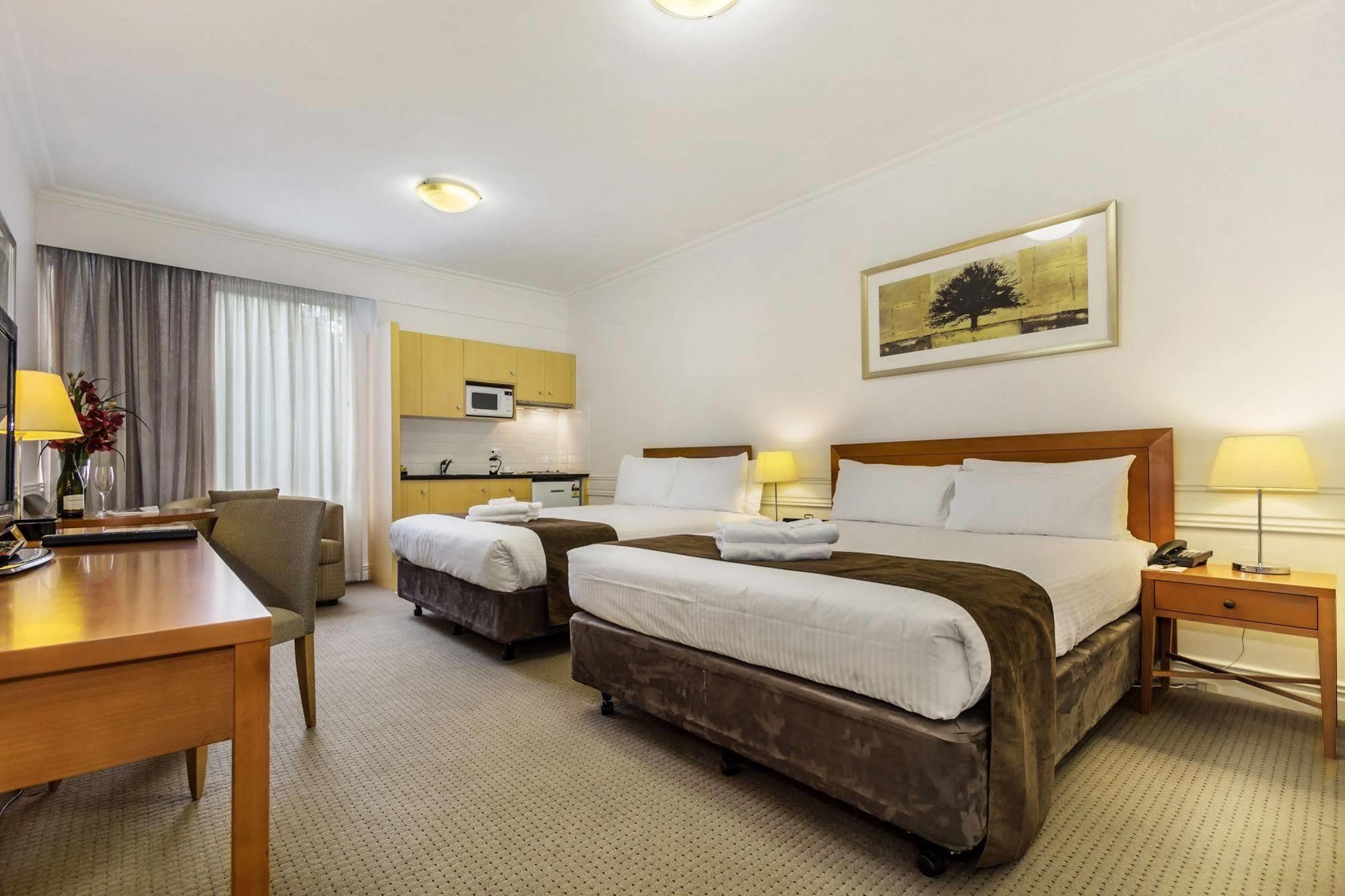 Aparthotel Beaumont Kew 4*