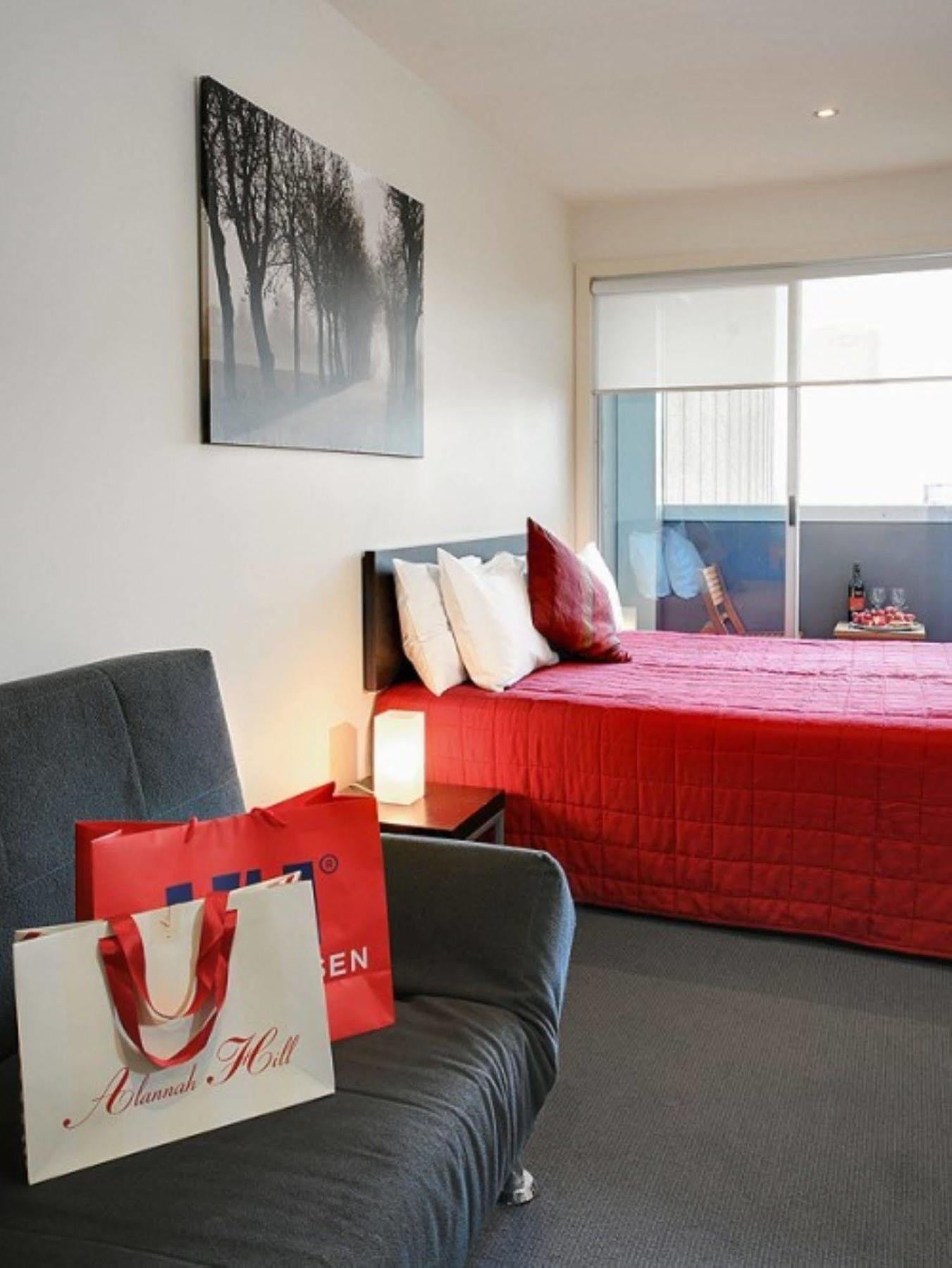 Plum Serviced Collins Street 4*