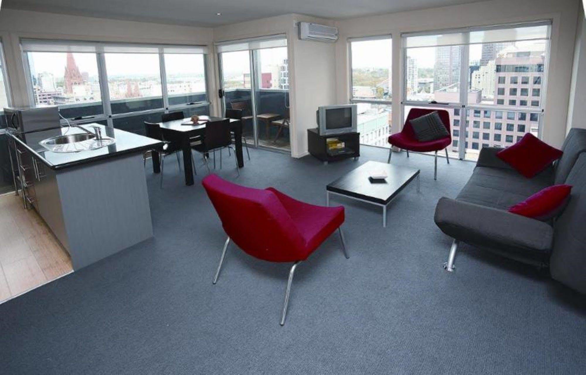 Aparthotel Plum Serviced Collins Street 4*