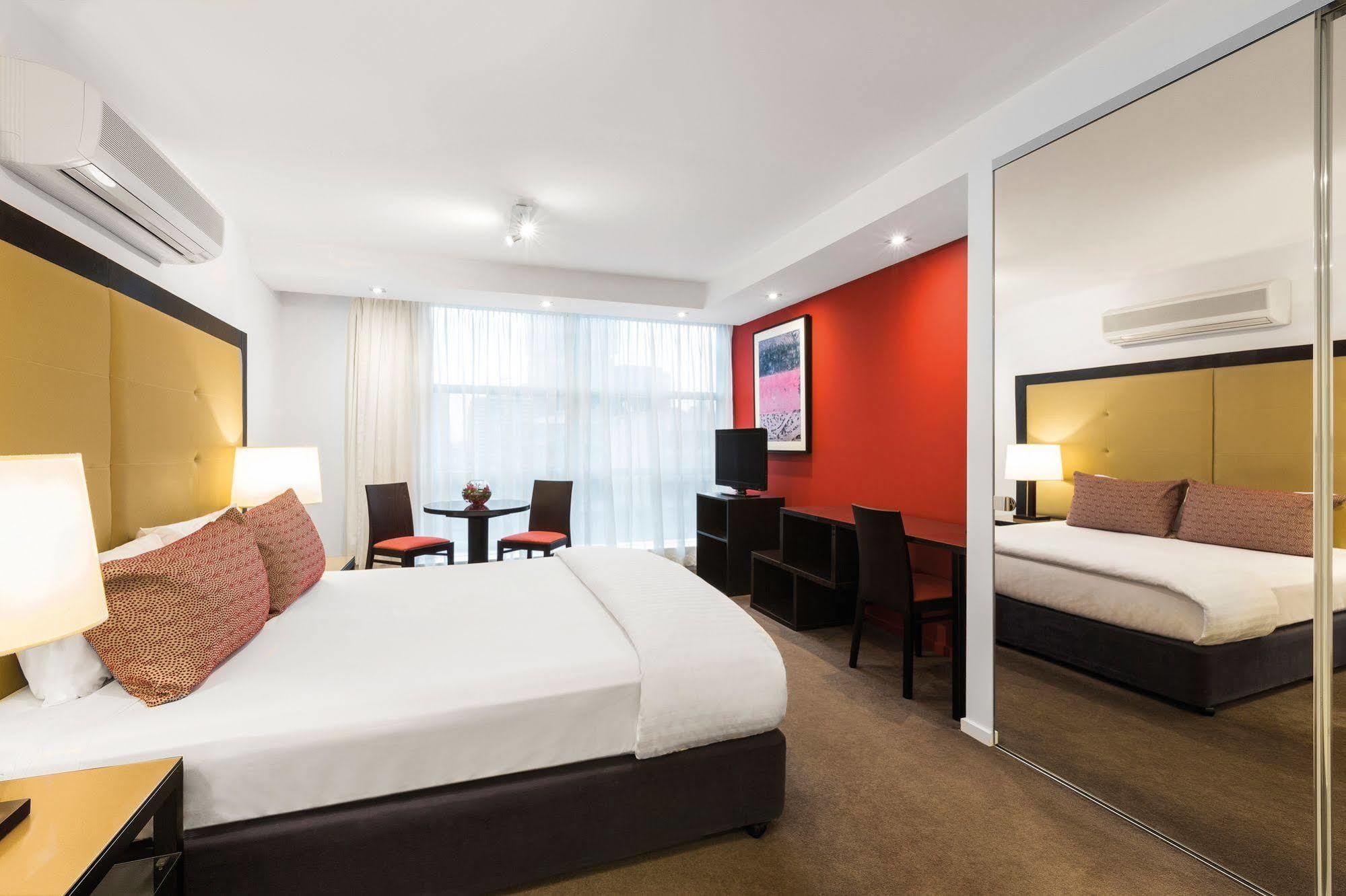 Brady Flinders Street 4* Melbourne