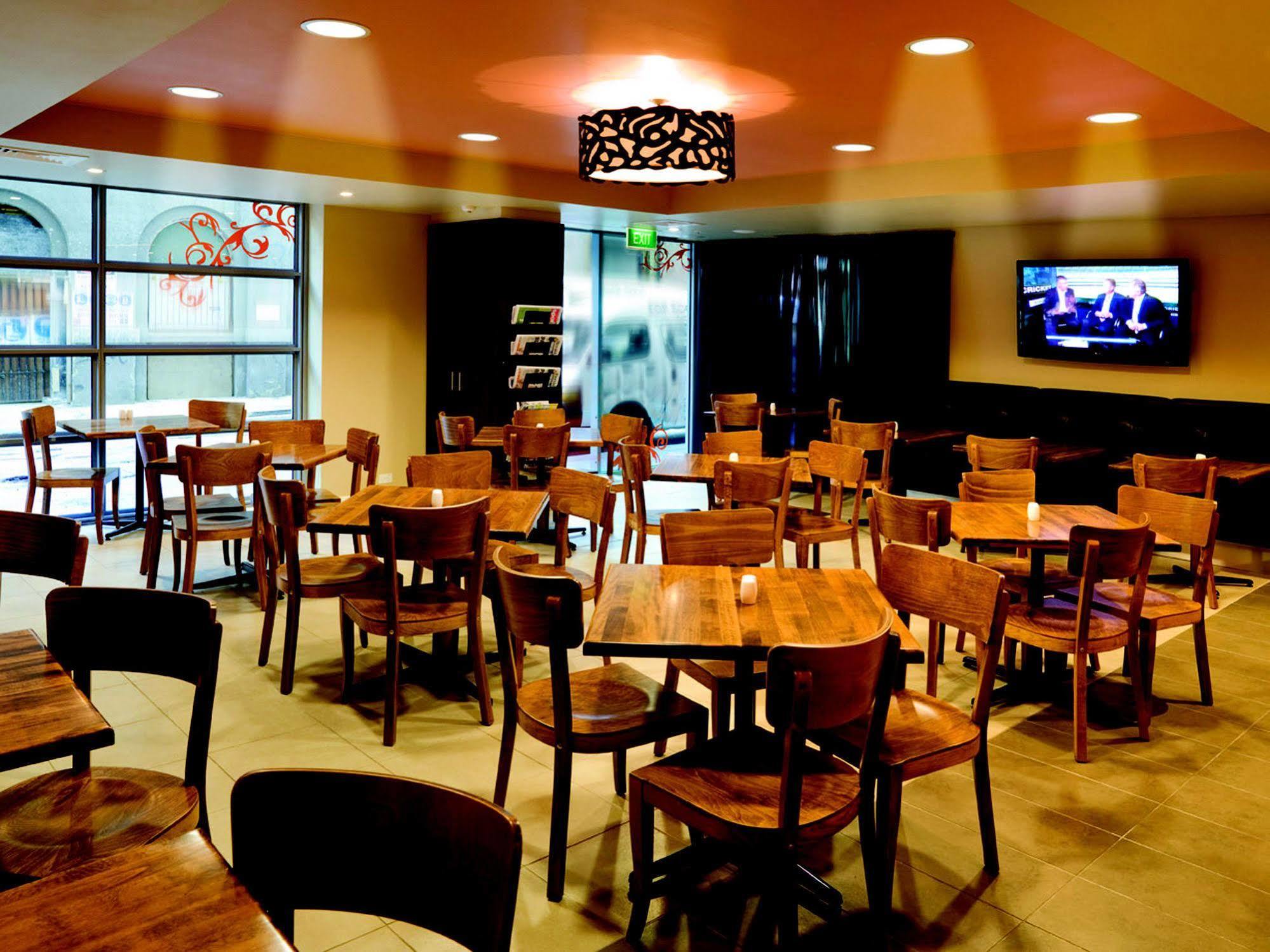 Aparthotel Brady Flinders Street 4*