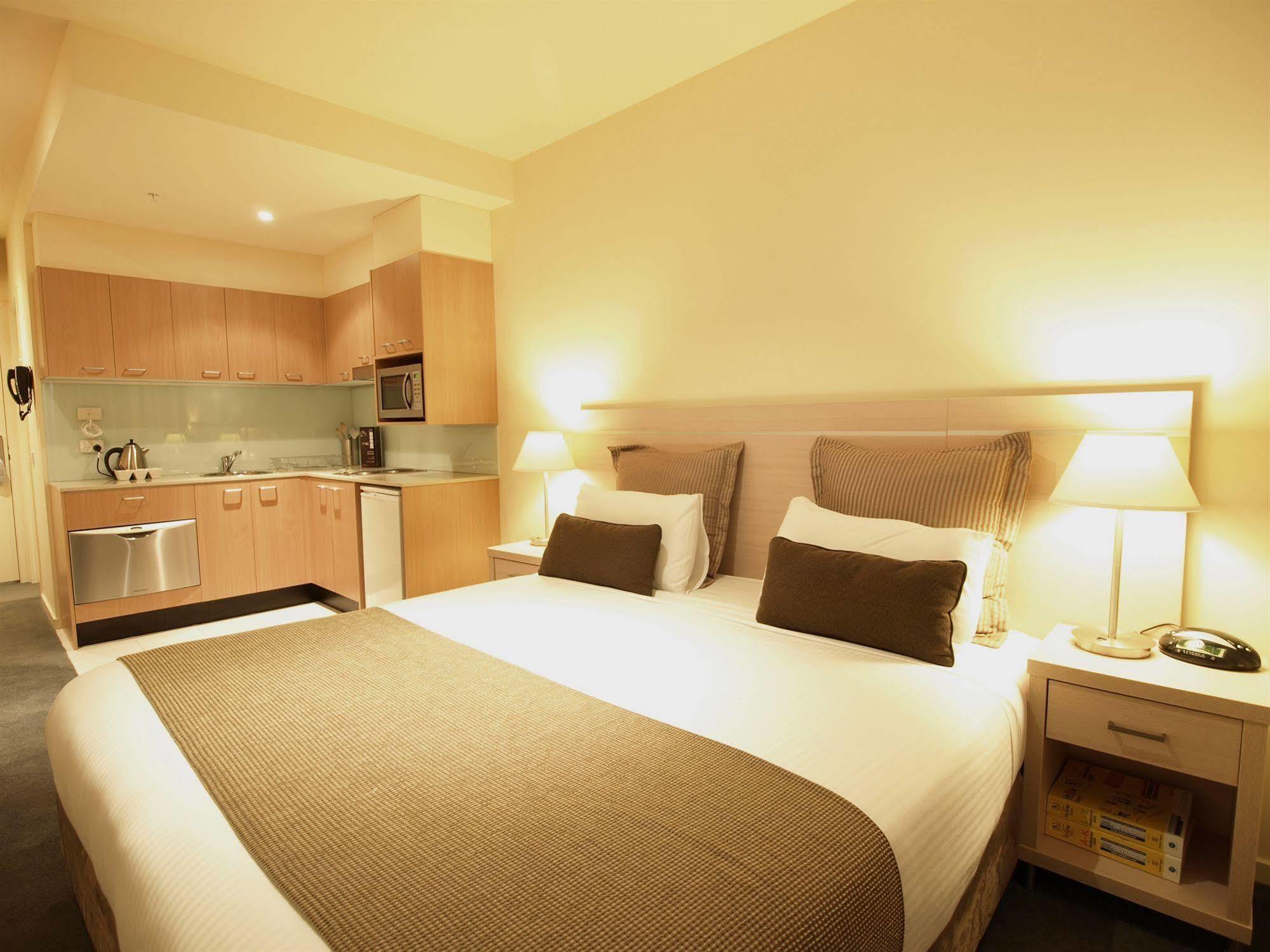 Oaks On Lonsdale Aparthotel