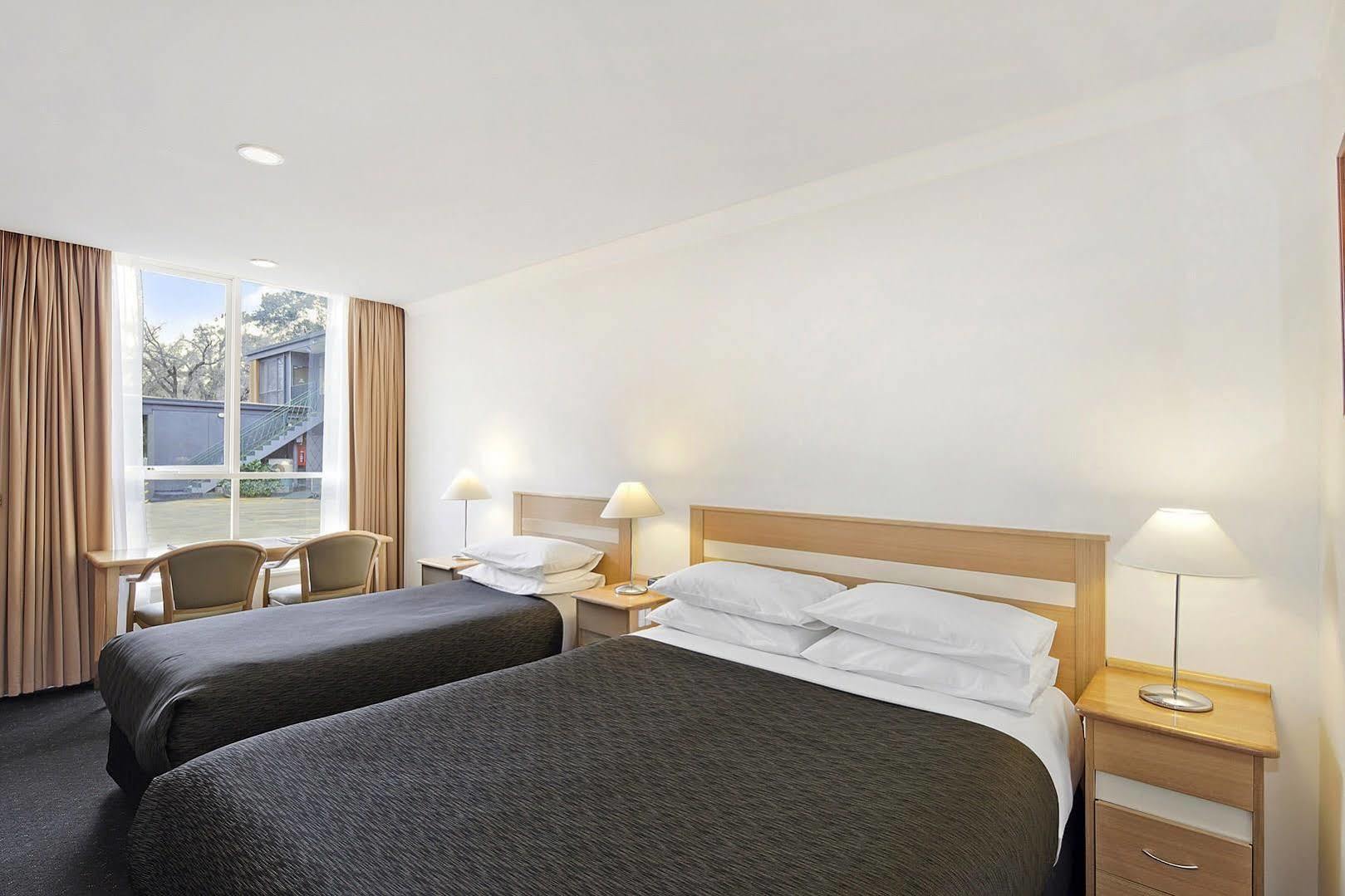 Motel Melbourne's Princes Park 4*