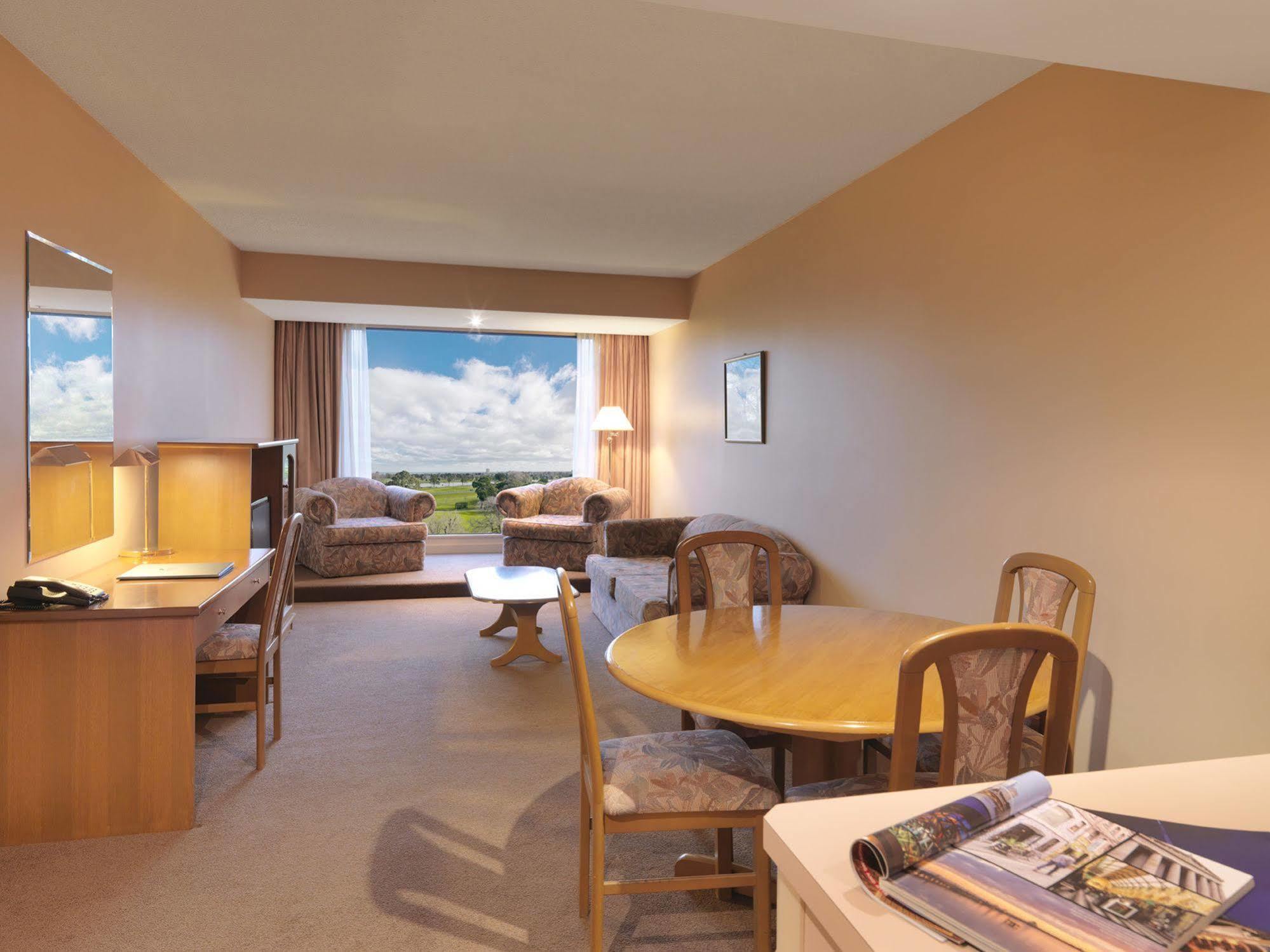 Bayview On The Park Hotel 4*