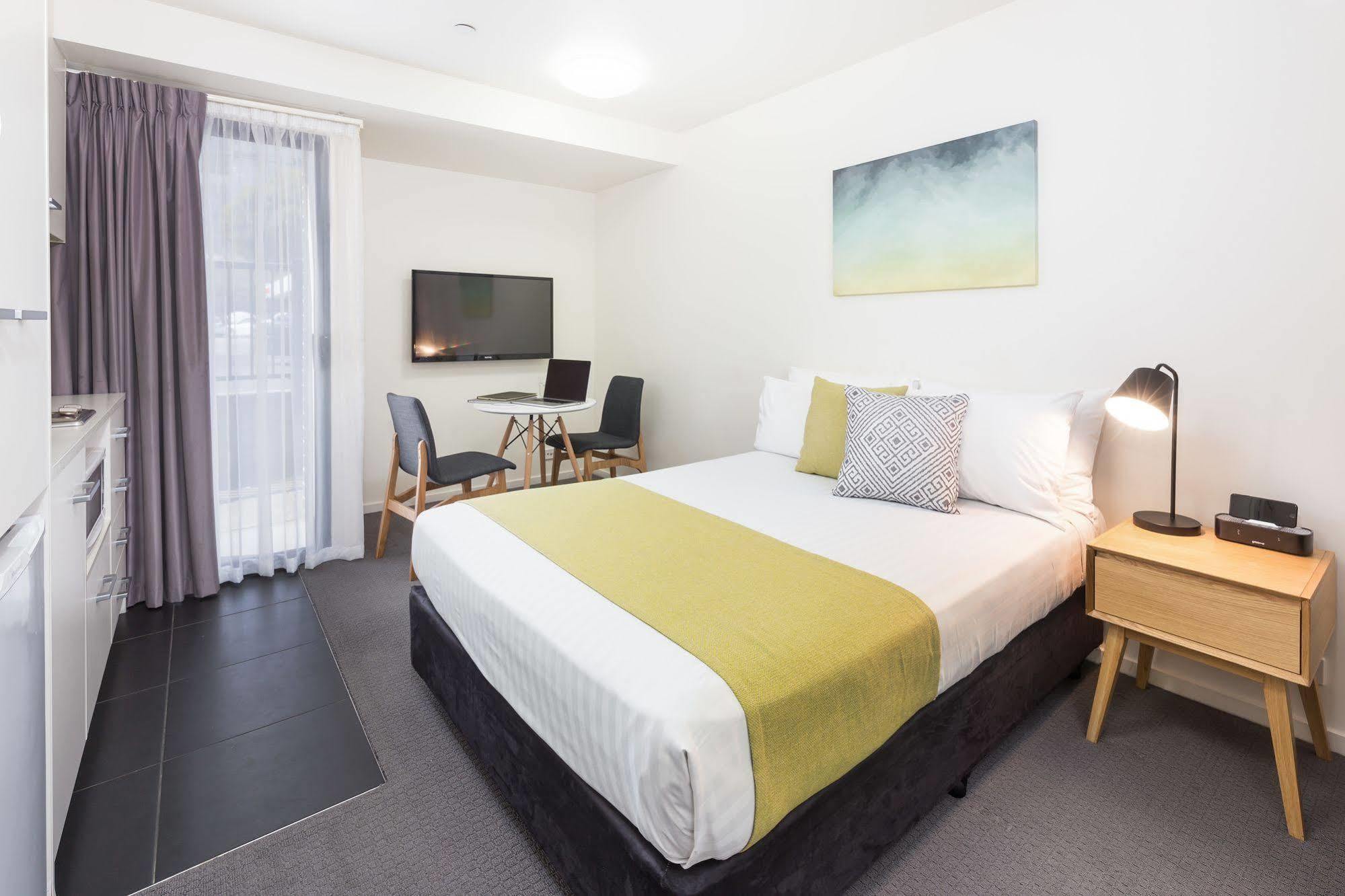 Edge North 4* Melbourne