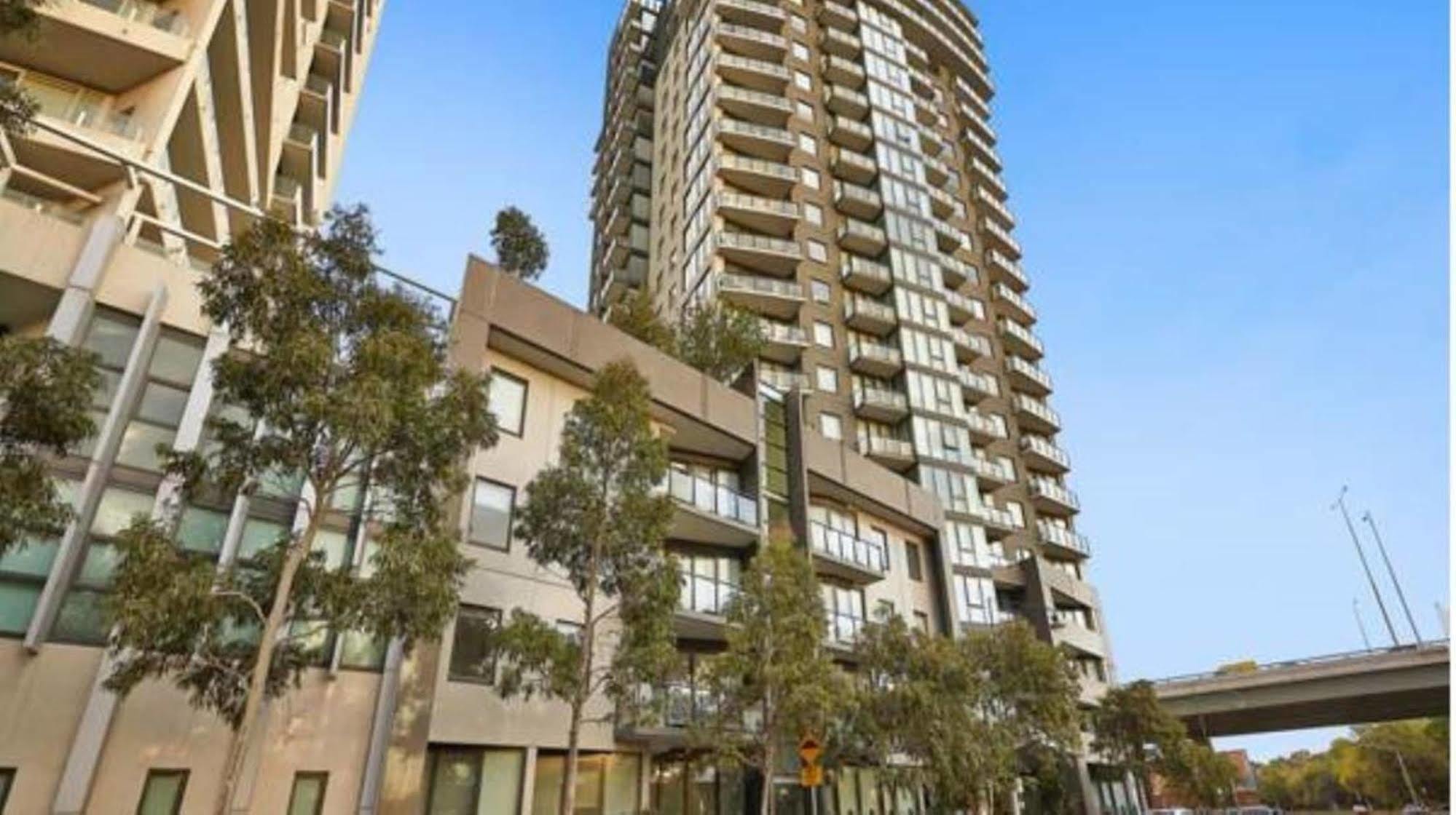 Gem Short 4* Melbourne