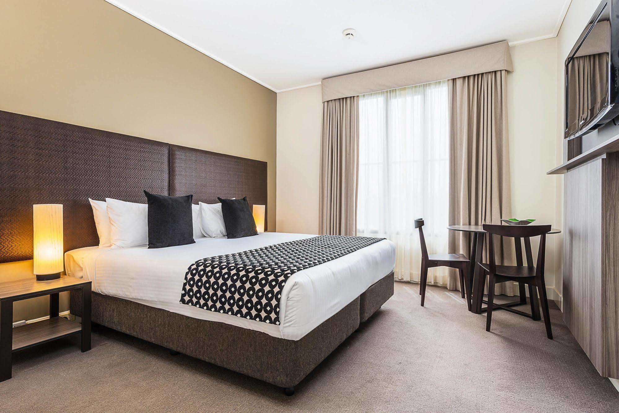Mantra On Jolimont Aparthotel Melbourne