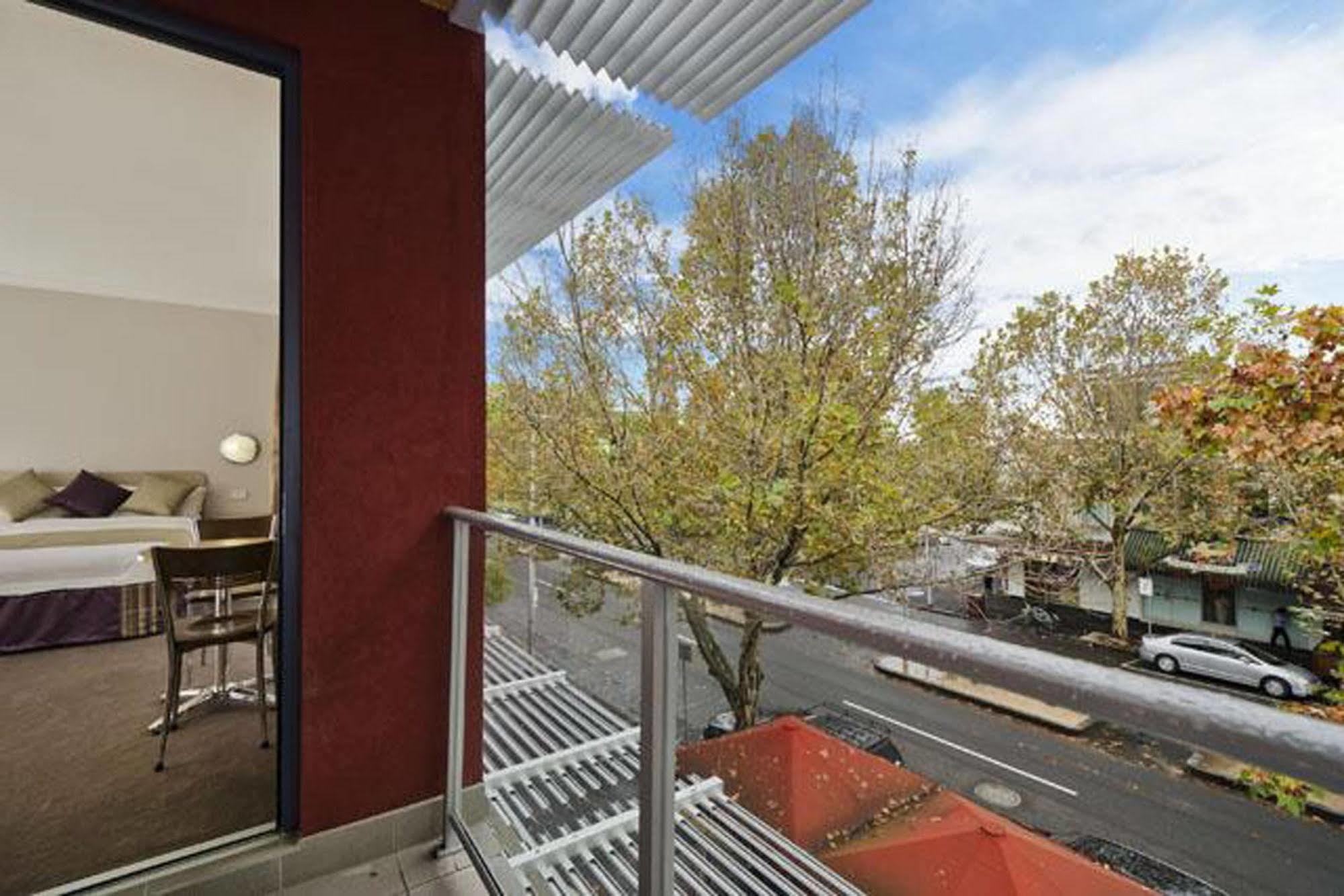 Carlton Lygon - Close To Uni Melbourne