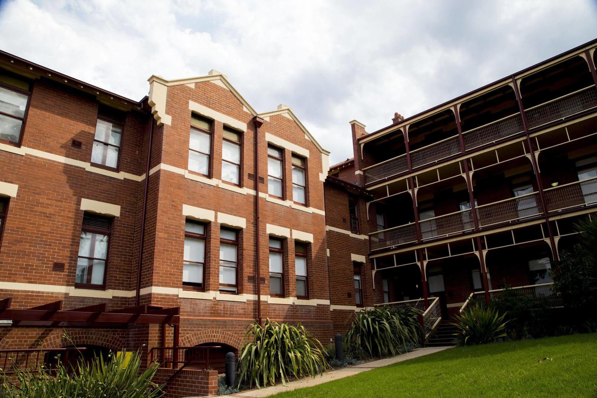 Hostel Yarra House