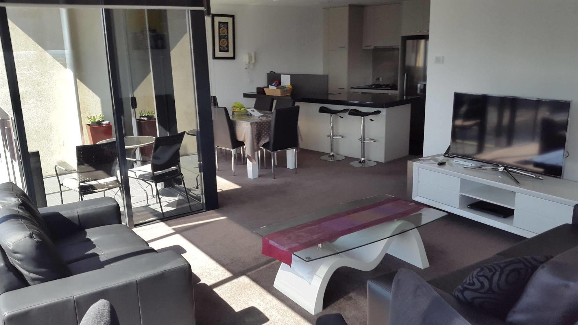 Apartment View Docklands Melbourne *