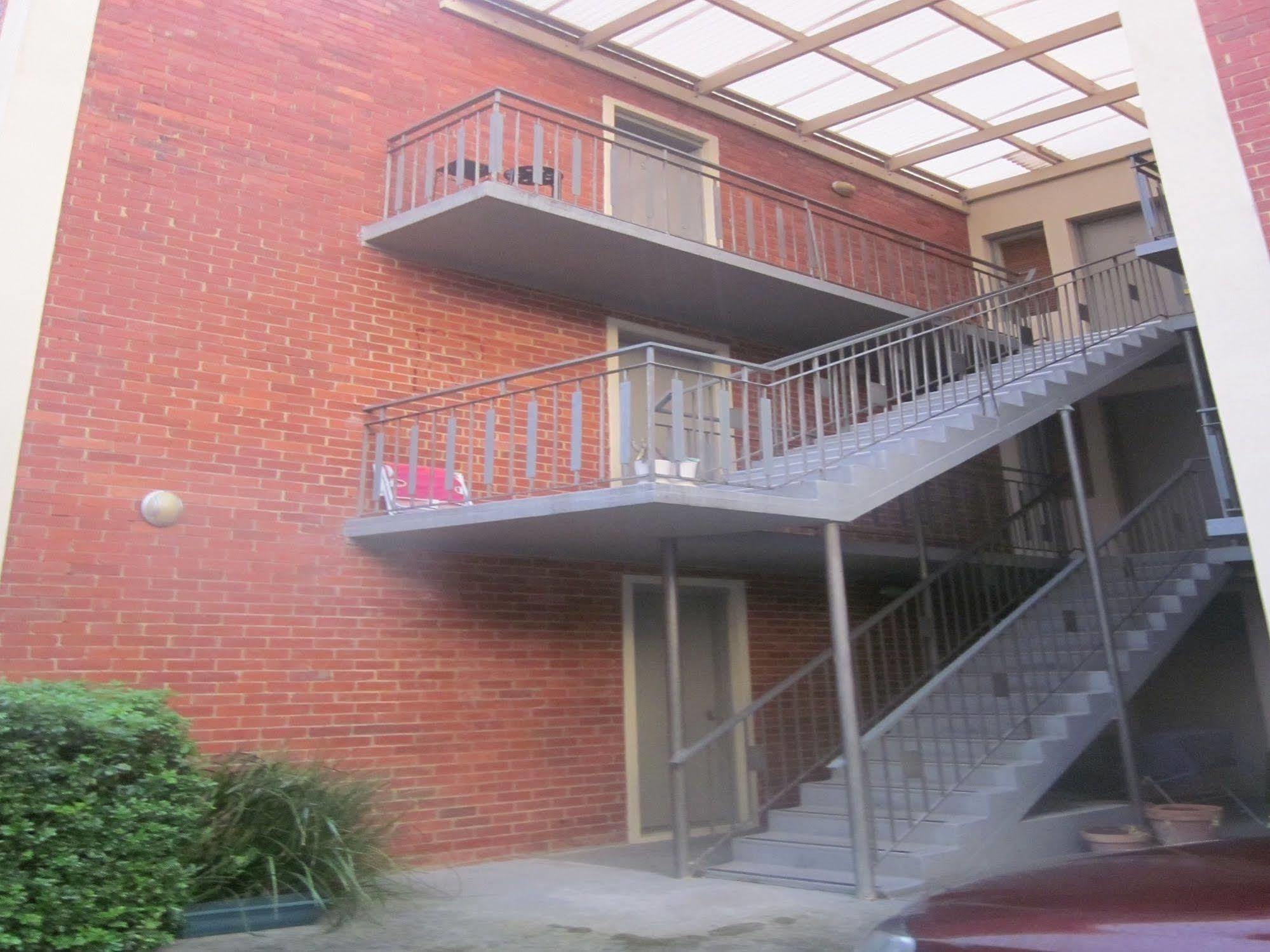 Position Perfect Carlton Apartment *