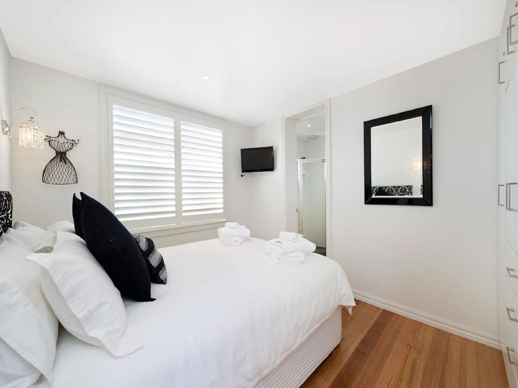 Position Perfect Carlton Apartment