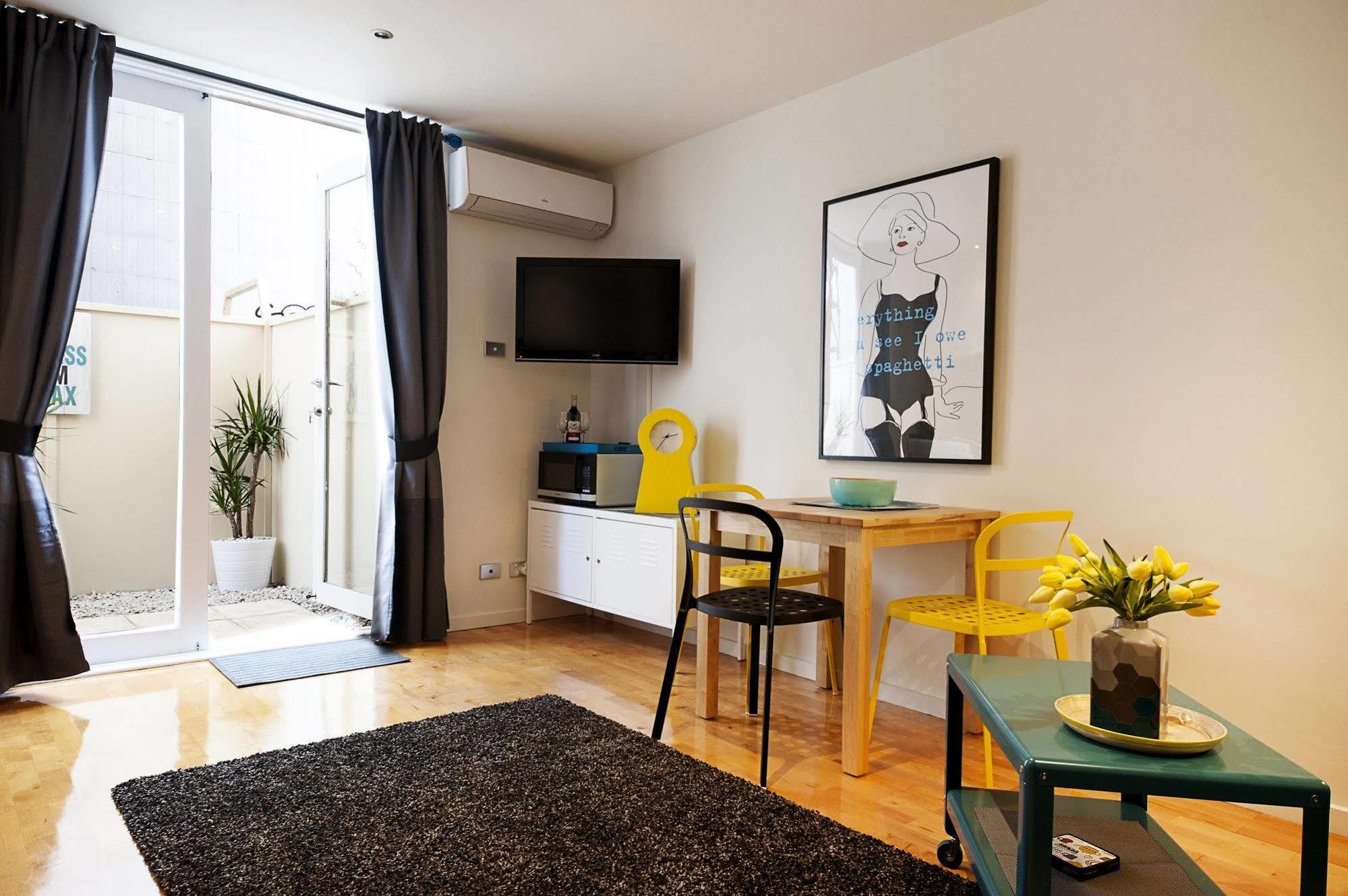 Position Perfect Carlton Apartment