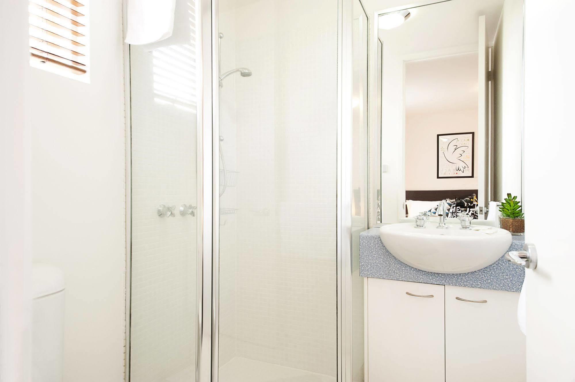 Position Perfect Carlton Apartment