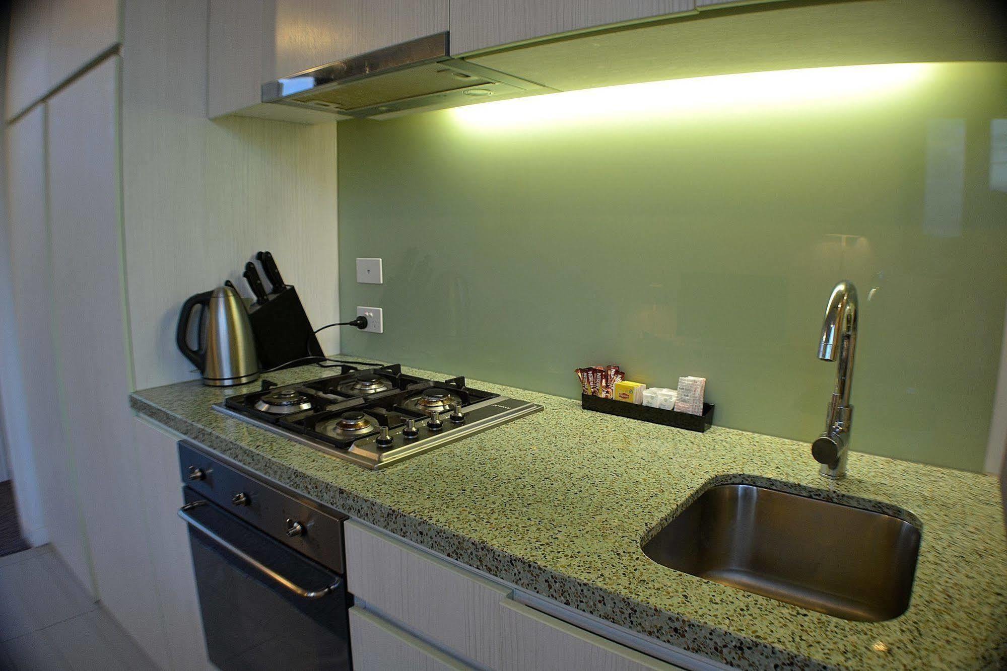 Royal - Docklands Apartment