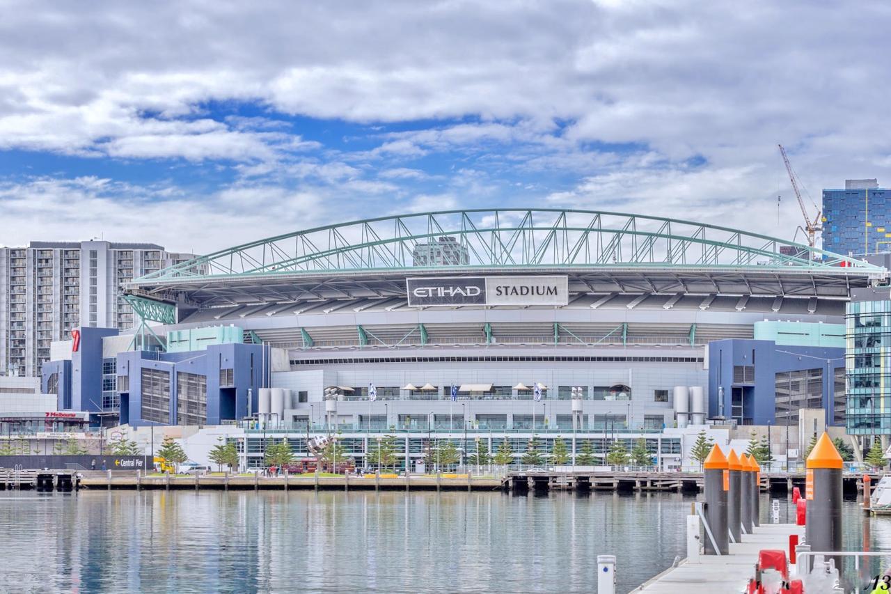 Apartment Pride Docklands Waterfront View