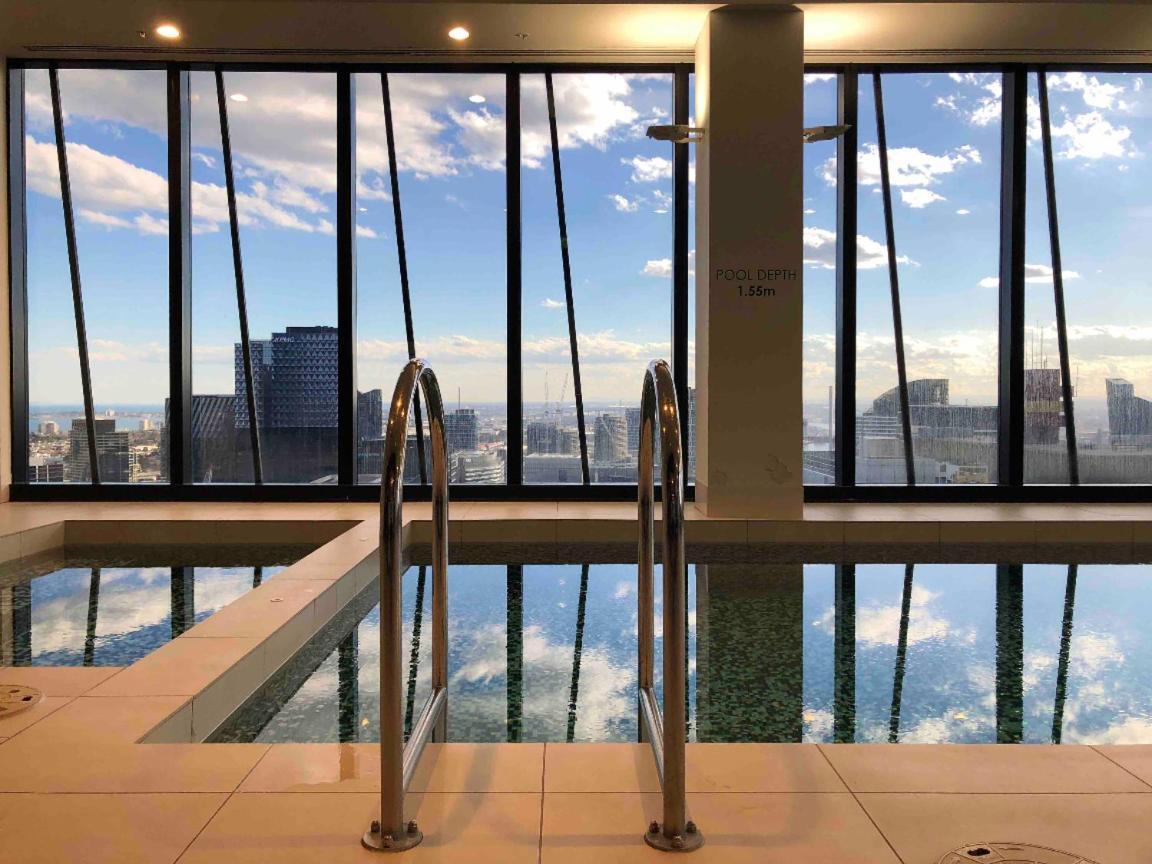 Apartment On Of The World - Views In !! Melbourne