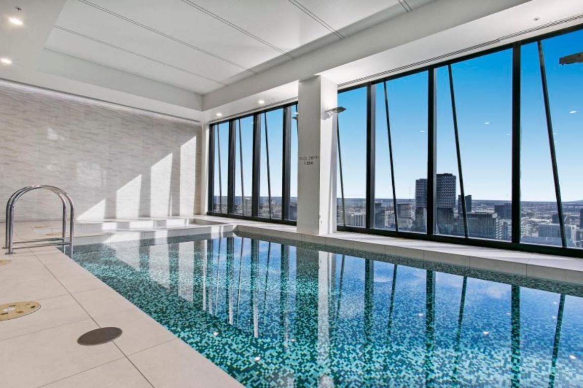 Apartment On Of The World - Views In !! Melbourne
