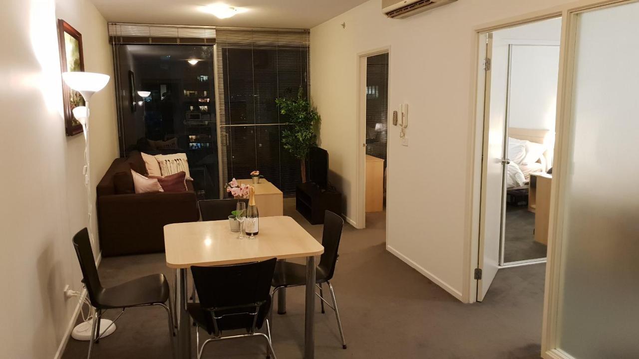 2 Bedrooms Cbd Free Tram *