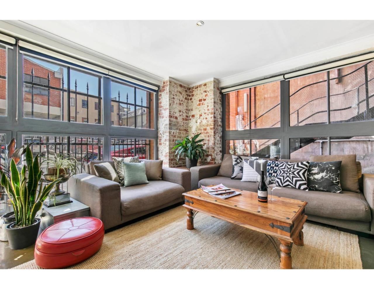 Chic Warehouse In Hipster, Foodie Hub Apartment