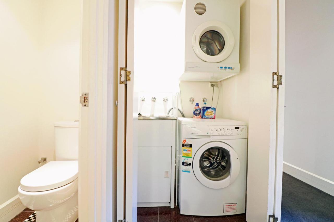 Majorca Magic, Flinders Lane, 5th Floor, Sunlit, Art Deco Holiday home *