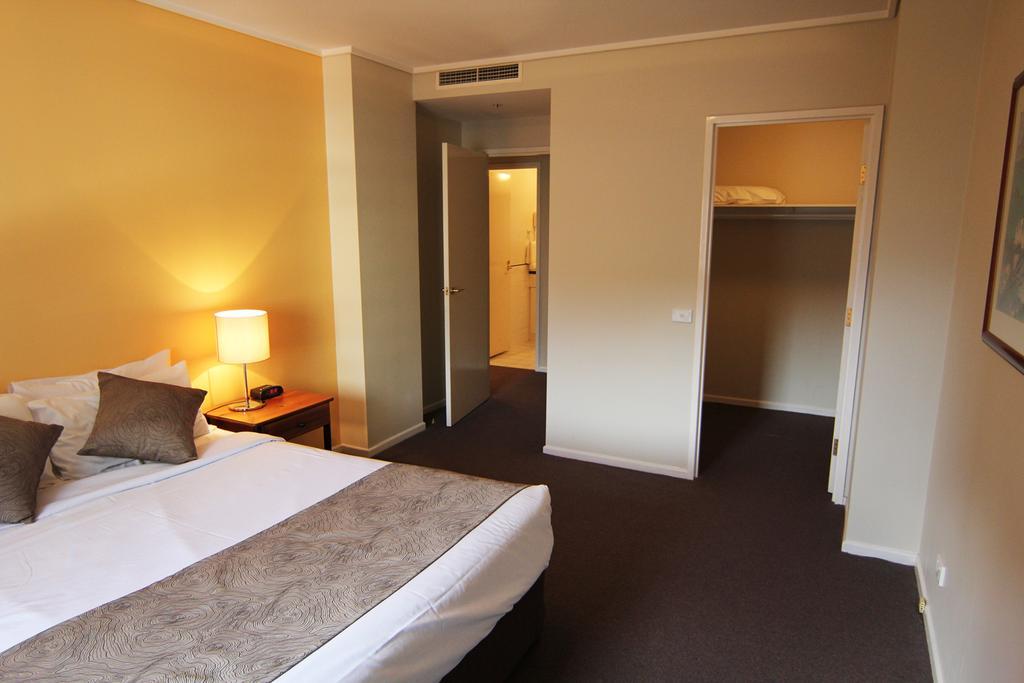 Paramount Aparthotel 4*