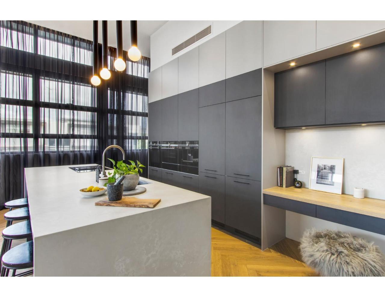 Ultimate Luxury Penthouse From The Block * Melbourne