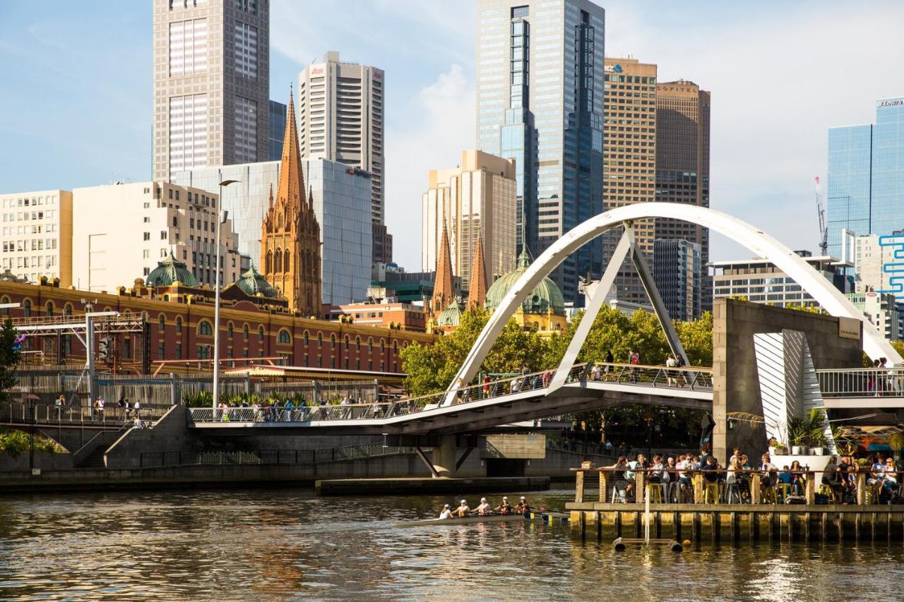 Modern, Spacious In An Amazing Location Melbourne