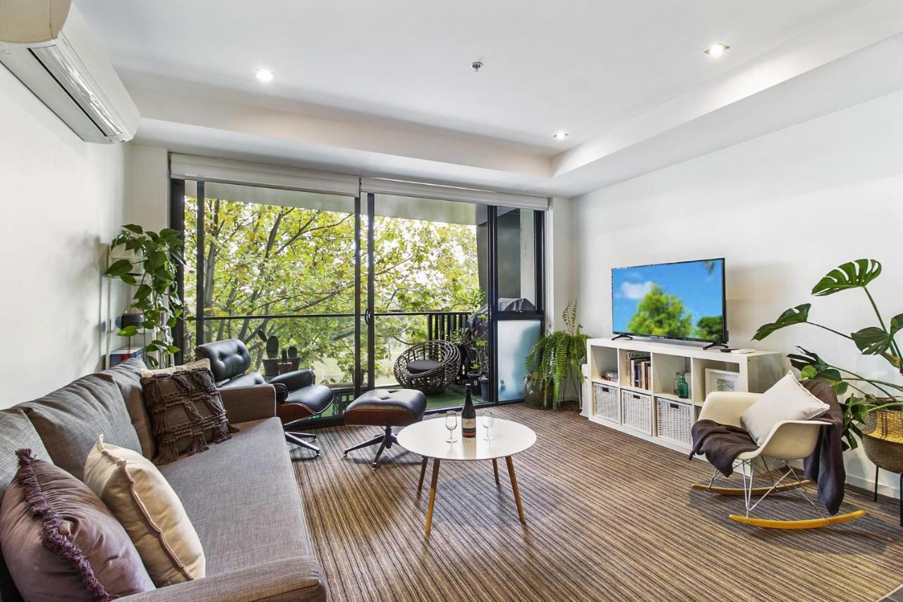 Modern, Spacious In An Amazing Location * Melbourne