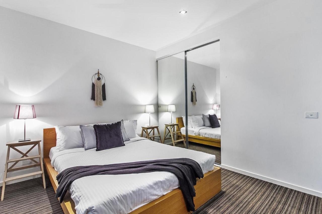 Modern, Spacious In An Amazing Location Apartment Melbourne