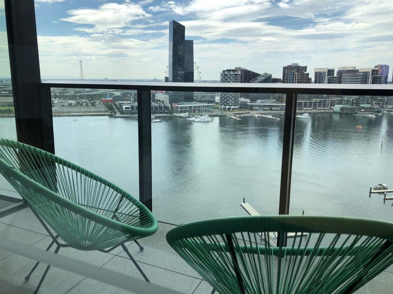 Pars - Collins Wharf Waterfront, Docklands Apartment