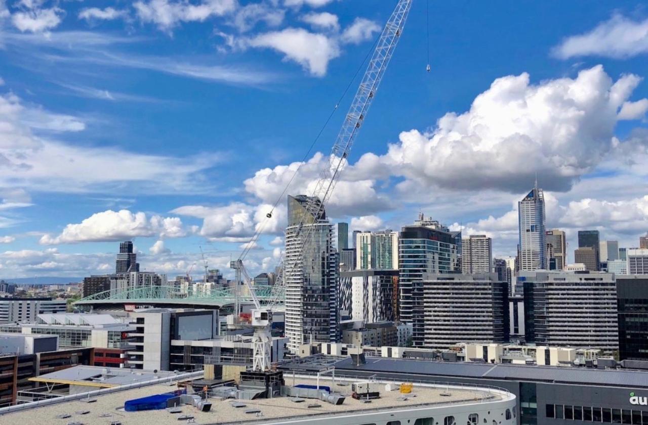 Pride Docklands Waterfront View Apartment