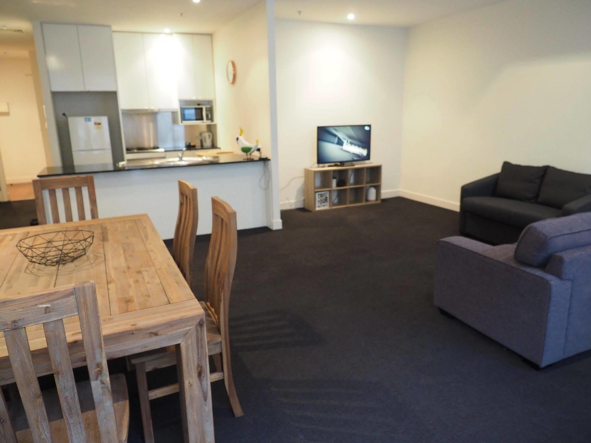 Flinders Lane Aparthotel 4*