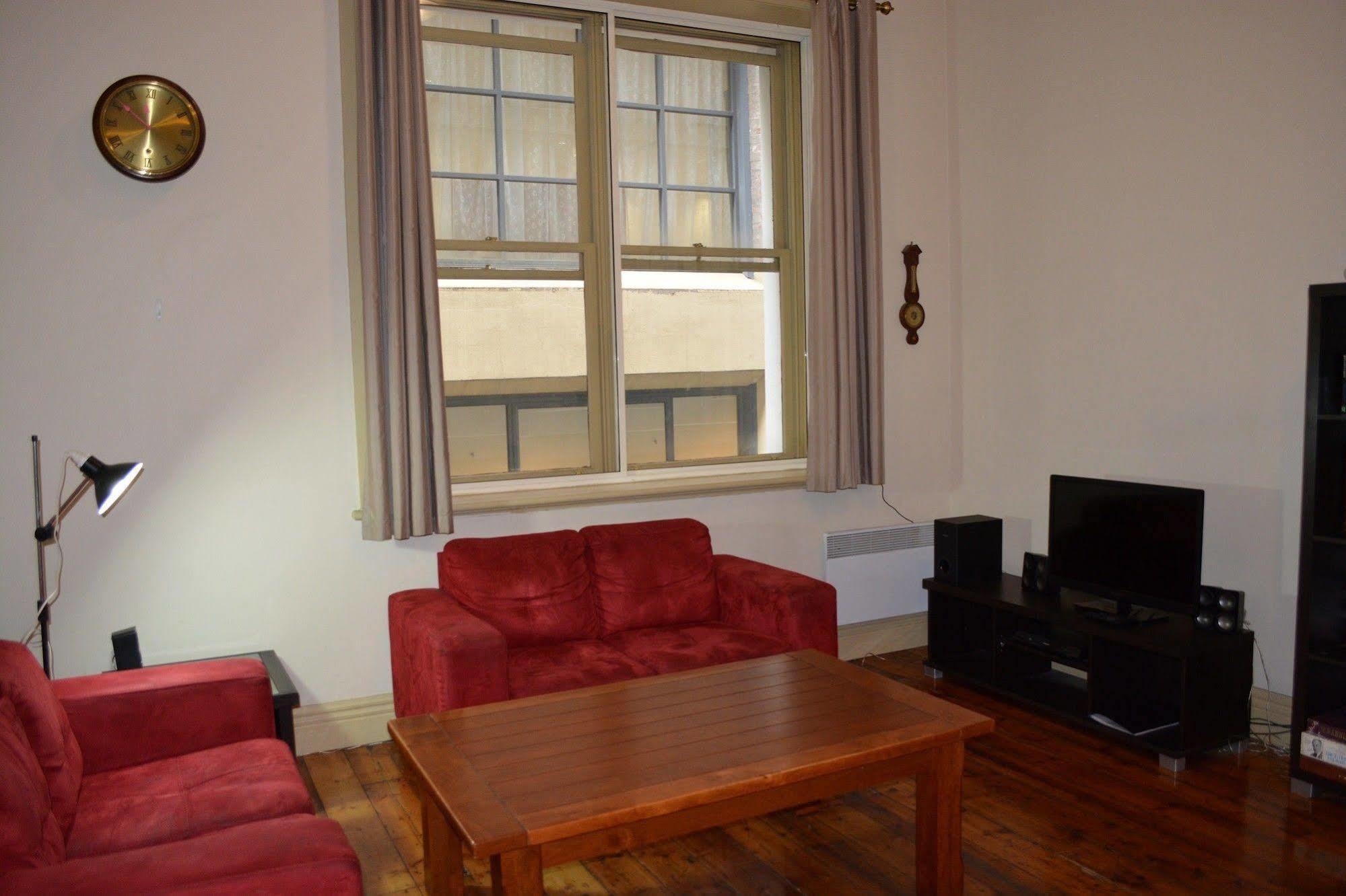 Aparthotel Flinders Lane 4*