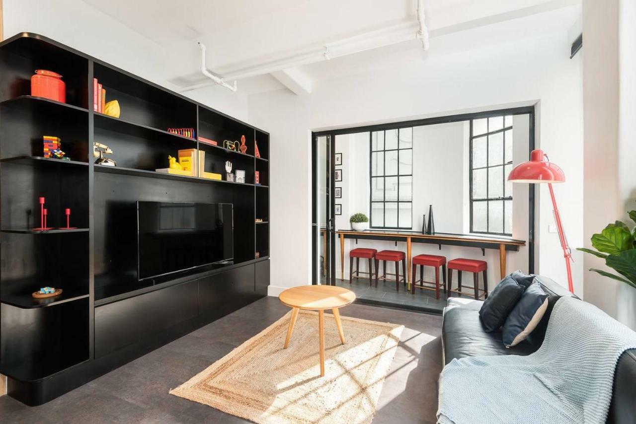Spacious Designer Warehouse Cbd Apartment